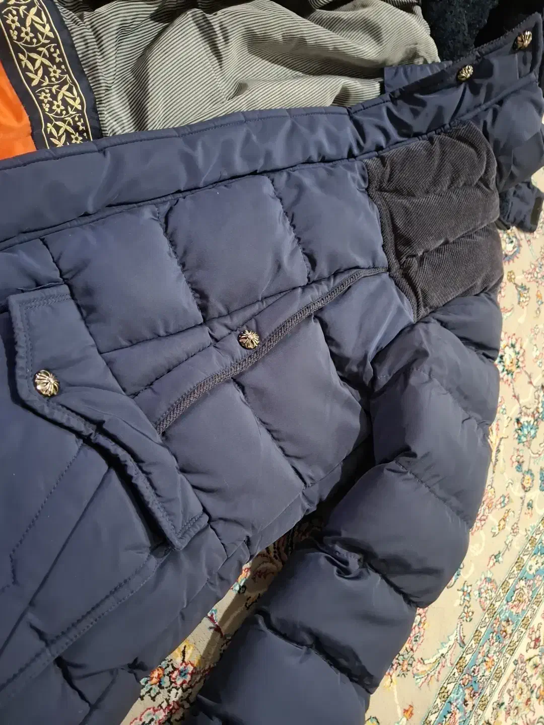 کاپشن|لباس|تکاب, |دیوار