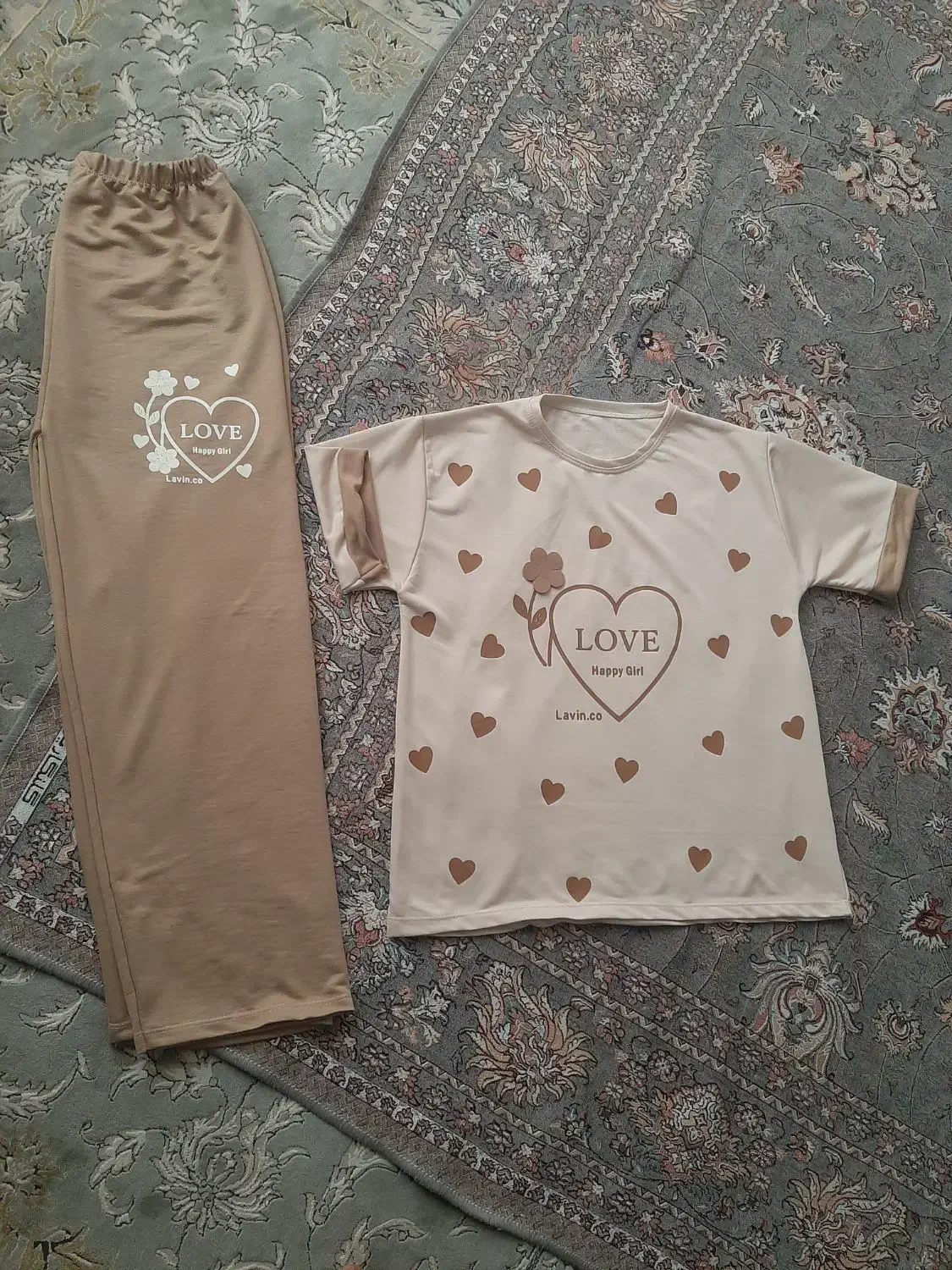 لباس نو|لباس|مشهد, طبرسی شمالی|دیوار