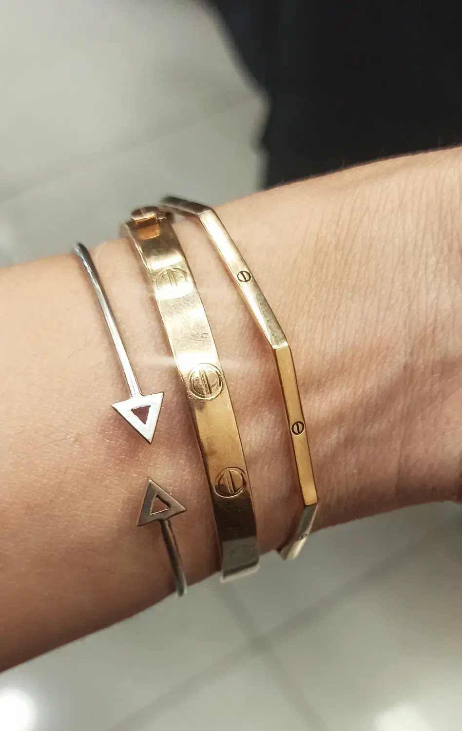 دستبند کارتیر لاو و النگویی و بنگل طلا|جواهرات|شیراز, شاهچراغ|دیوار