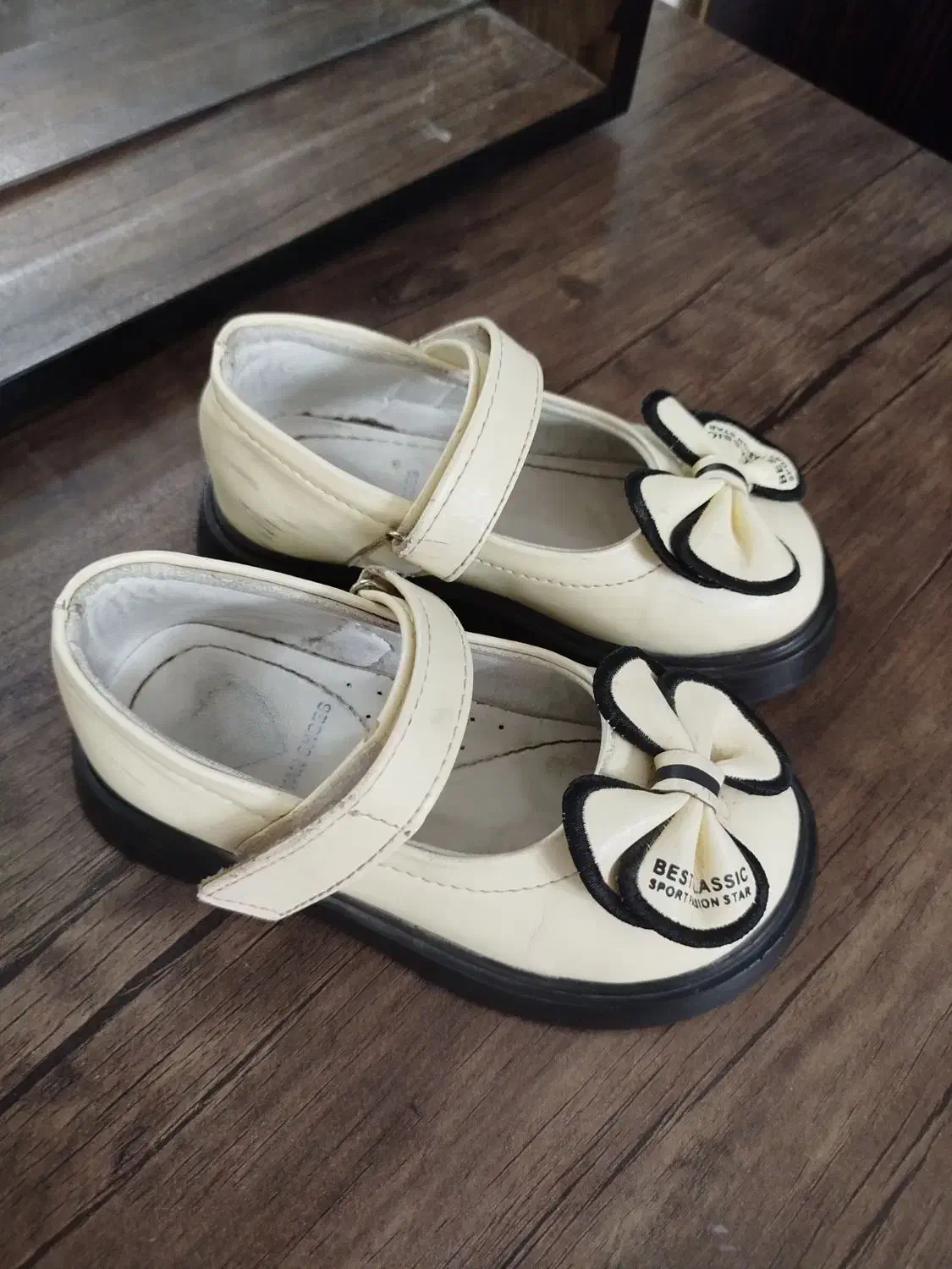 کفش دخترانه 27|کفش و لباس بچه|قم, باغ کرباسی|دیوار