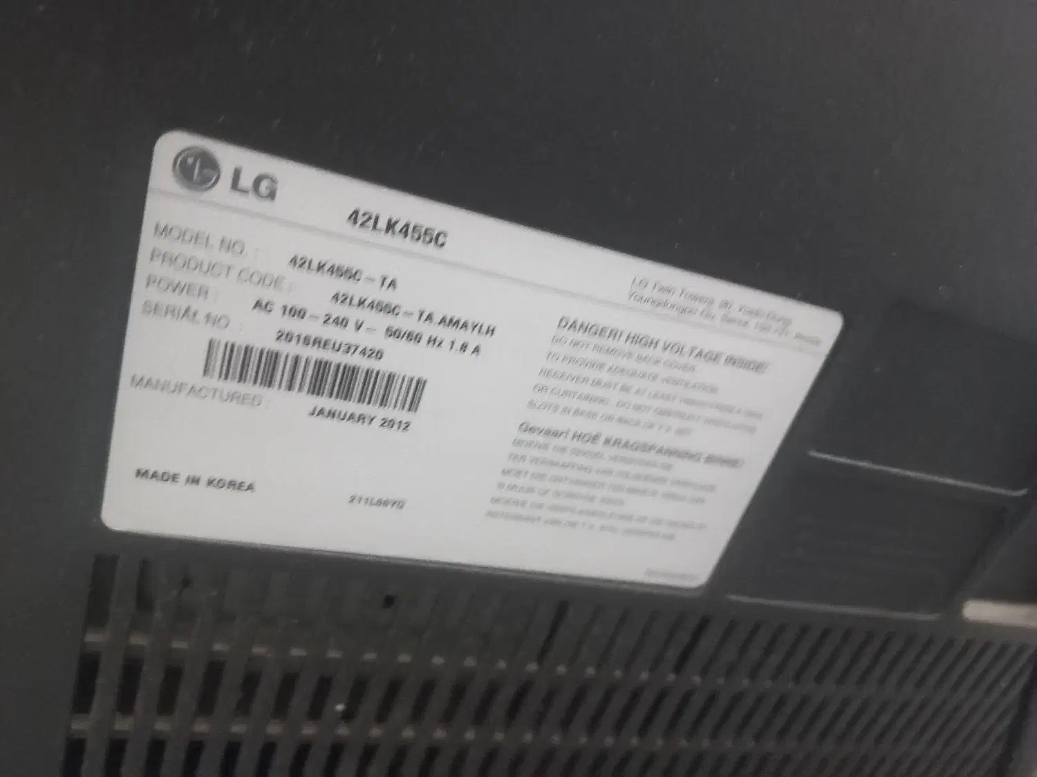 تلوزیون ۴۲ اینچ ال جی اصل کره به همراه میز تلوزیون|تلویزیون و پروژکتور|مشکیندشت, |دیوار