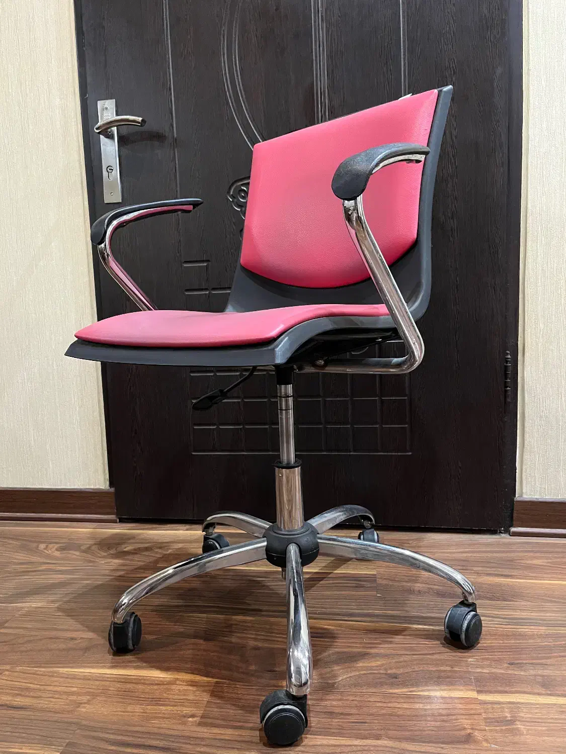 صندلی اداری کارمندی میز تحریر داتیس Datis|دفتر کار|رشت, دیلمان|دیوار