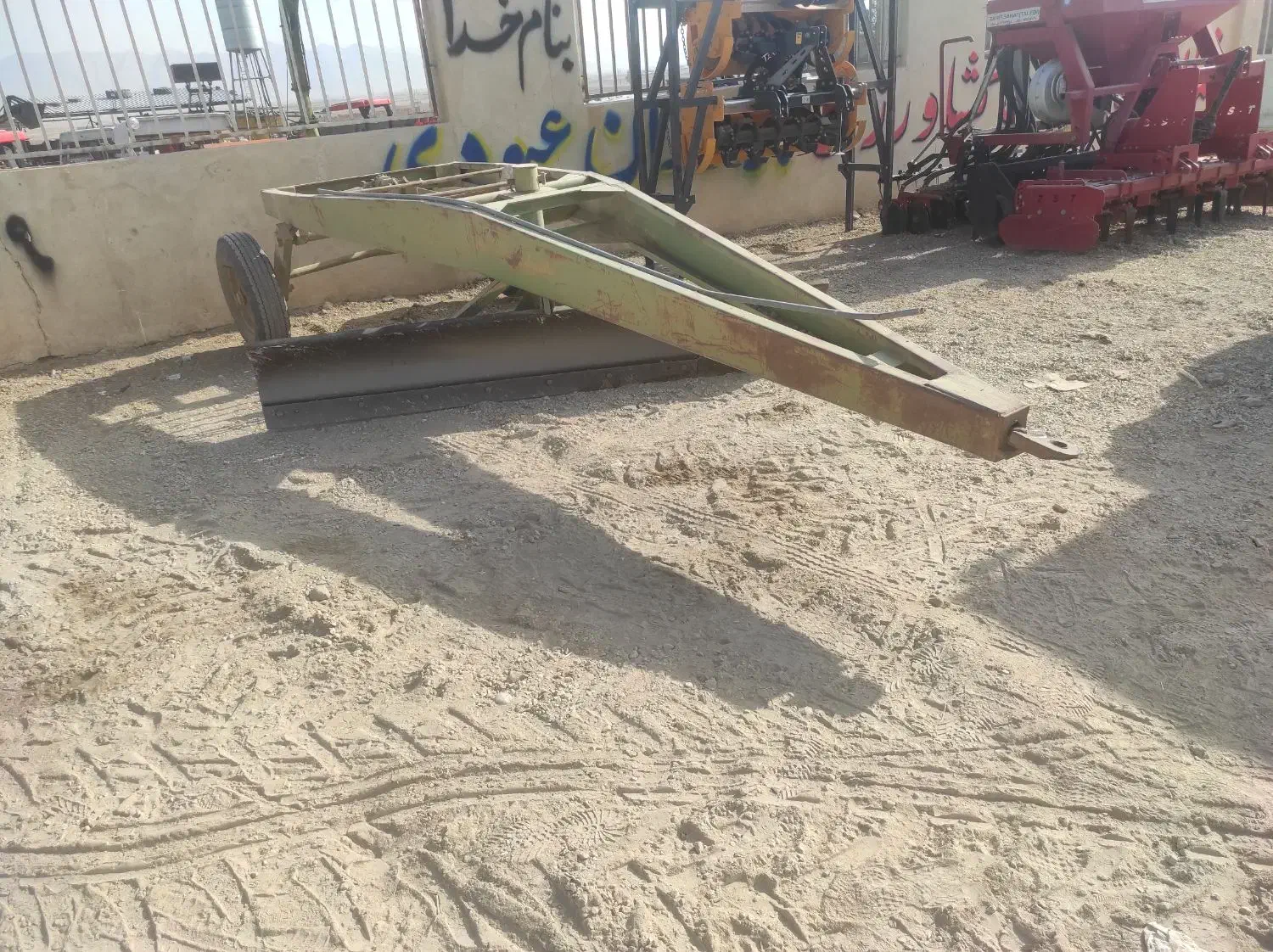 تراکتور لور|ماشینآلات صنعتی|بیضا, |دیوار