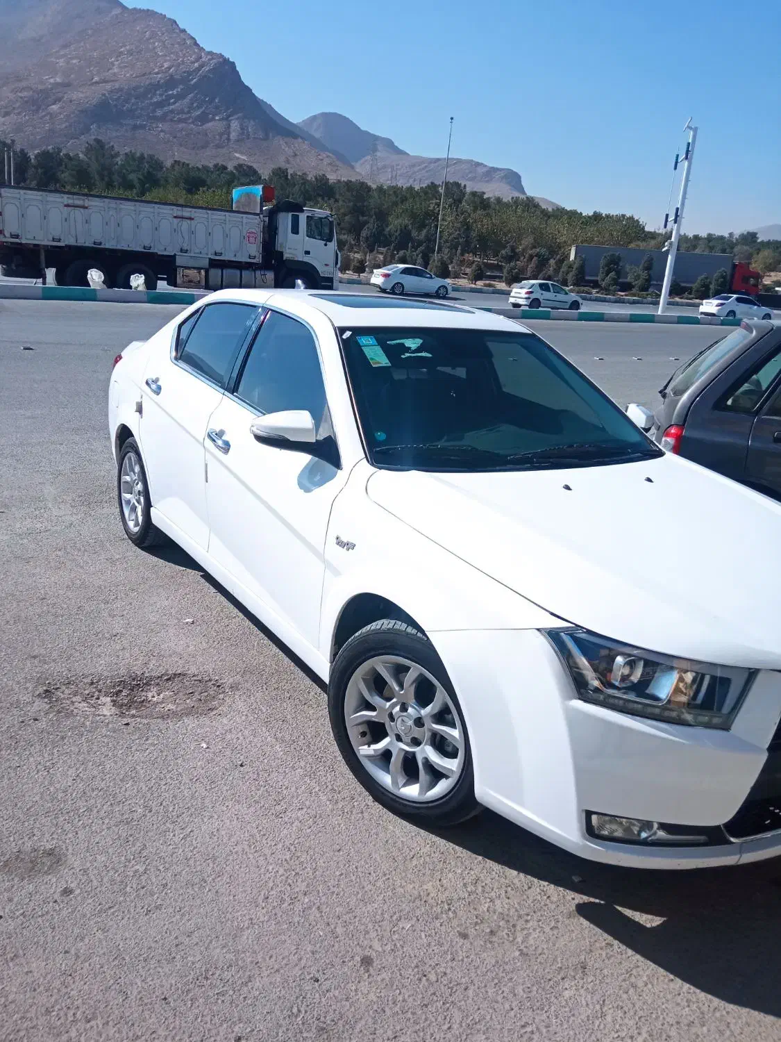 دنا پلاس توربو شش دنده دستی مدل 402 ساندرف دار|خودرو سواری و وانت|فولادشهر, C4|دیوار