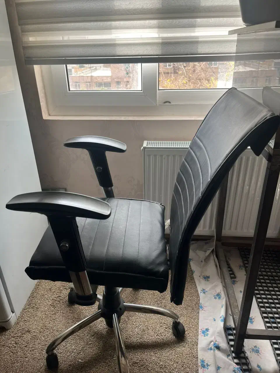 صندلی جکدار چرم|صندلی و نیمکت|شیراز, احمدی جنوبی|دیوار