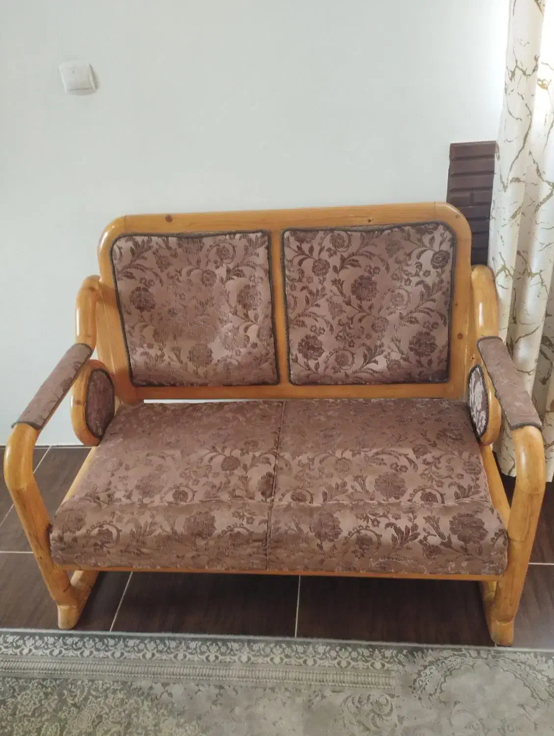 مبل ۸نفره تمیز دارای چوب نراد|مبلمان خانگی و میز عسلی|بندر انزلی, بی بی حوریه|دیوار