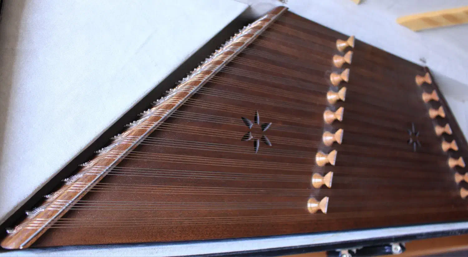 سنتور قدیمی علی بهمنی|سازهای سنتی|کرج, فاز ۳ گوهردشت|دیوار