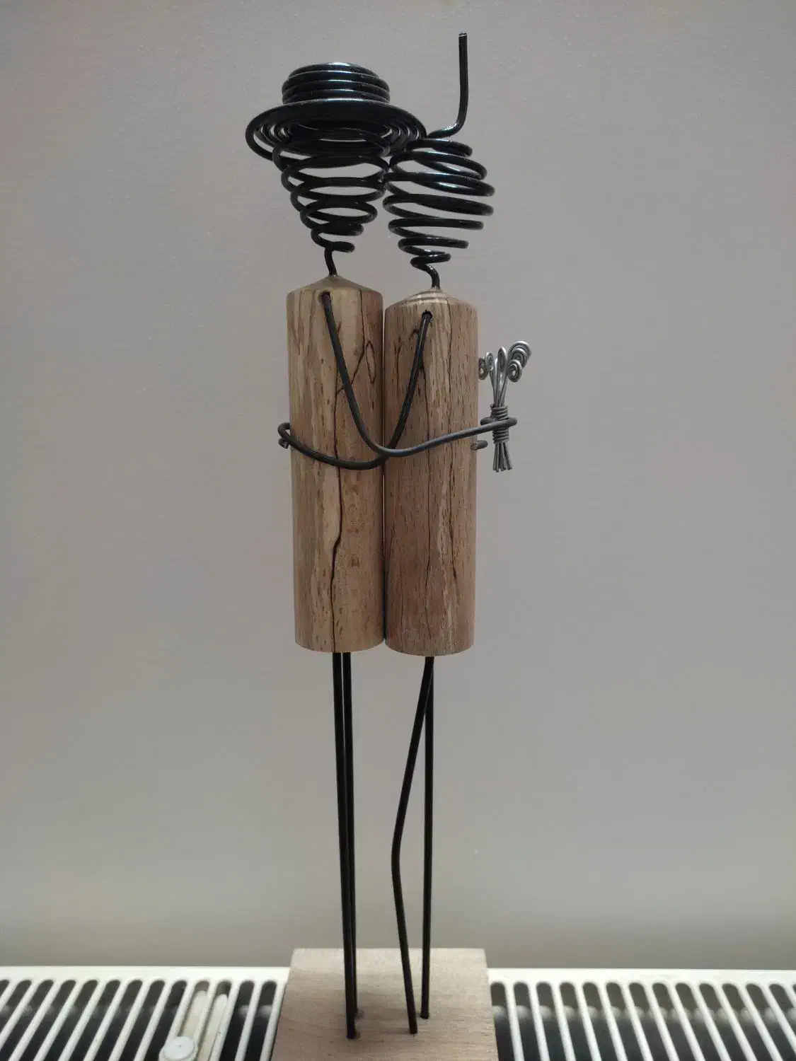 مجسمه چوبی دستساز چوب و سیم|مجسمه، تندیس، ماکت|یزد, |دیوار