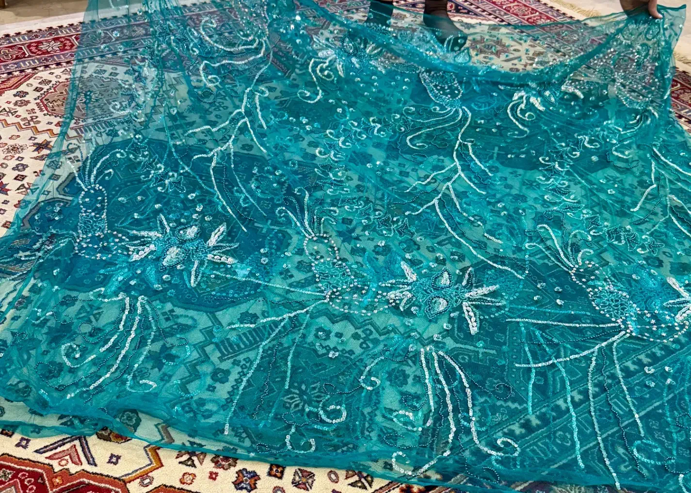 پارچه نو نو  تور ارگانزا دست دوزی شده|لباس|تهران, قلهک|دیوار