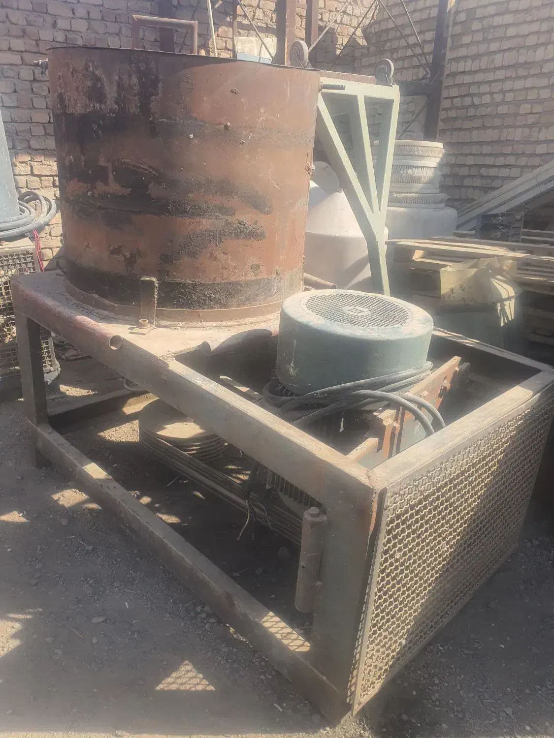 ۲ عدد کندور پلاستیک|ماشینآلات صنعتی|قم, قلعه صدری|دیوار