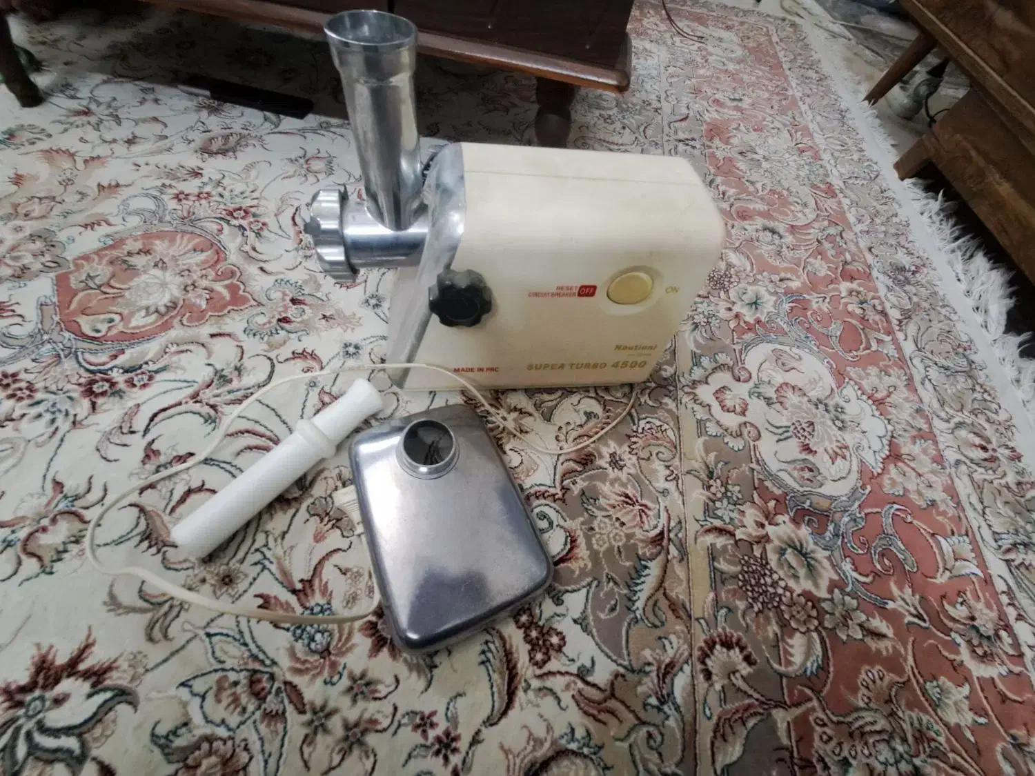 چرخ گوشت|خردکن، آسیاب، غذاساز|گلبهار, شهر جدید گلبهار|دیوار