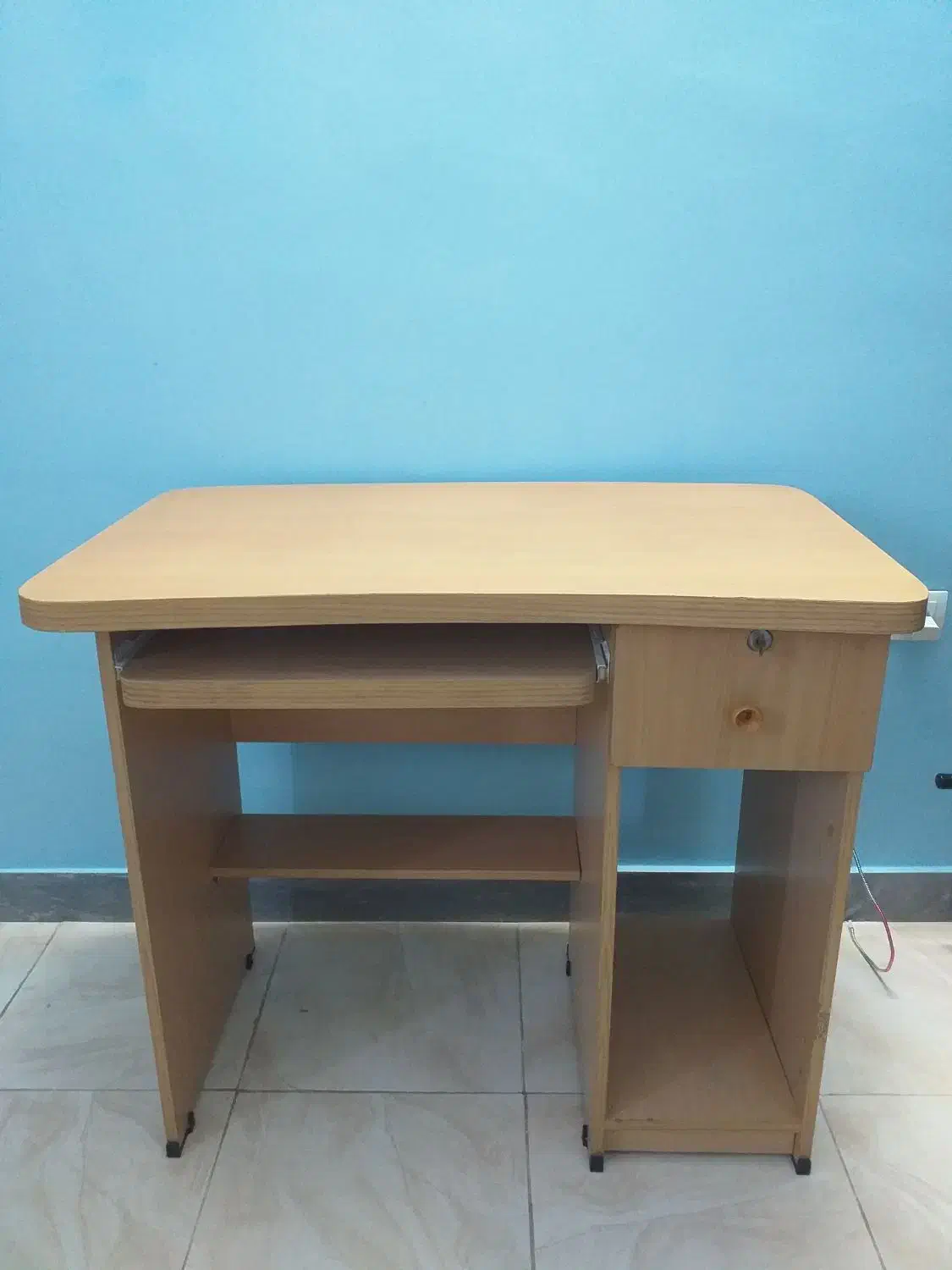 میز و صندلی کامپیوتر نونو|میز تحریر و کامپیوتر|مهاجران, |دیوار