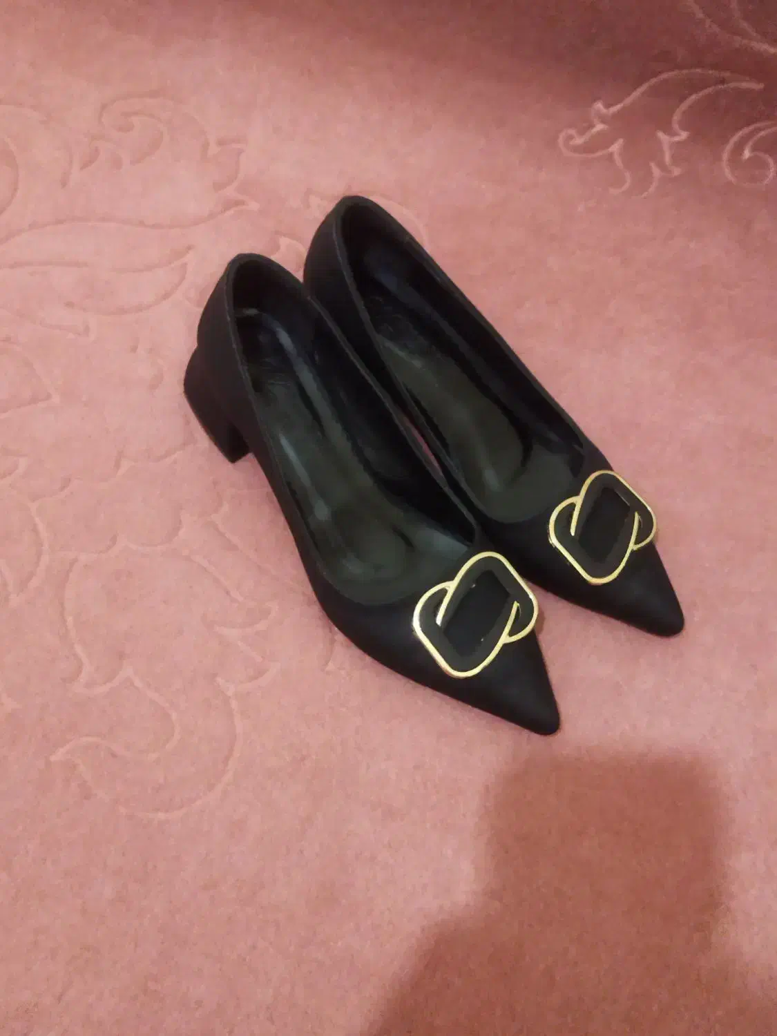 کفش مجلسی|کیف، کفش، کمربند|قم, امامزاده ابراهیم|دیوار