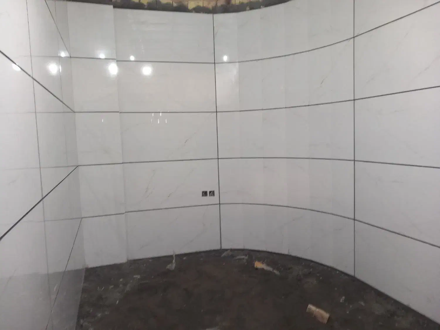 کاشی کاری وه سرامیک کاری سنگ پله وه بغل پله|خدمات پیشه و مهارت|قم, زند آباد|دیوار