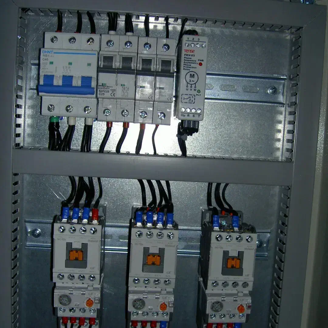 برق کار برق کش نصب انواع دوبین و دزدگیر تابلو برق|خدمات پیشه و مهارت|کنگاور, |دیوار