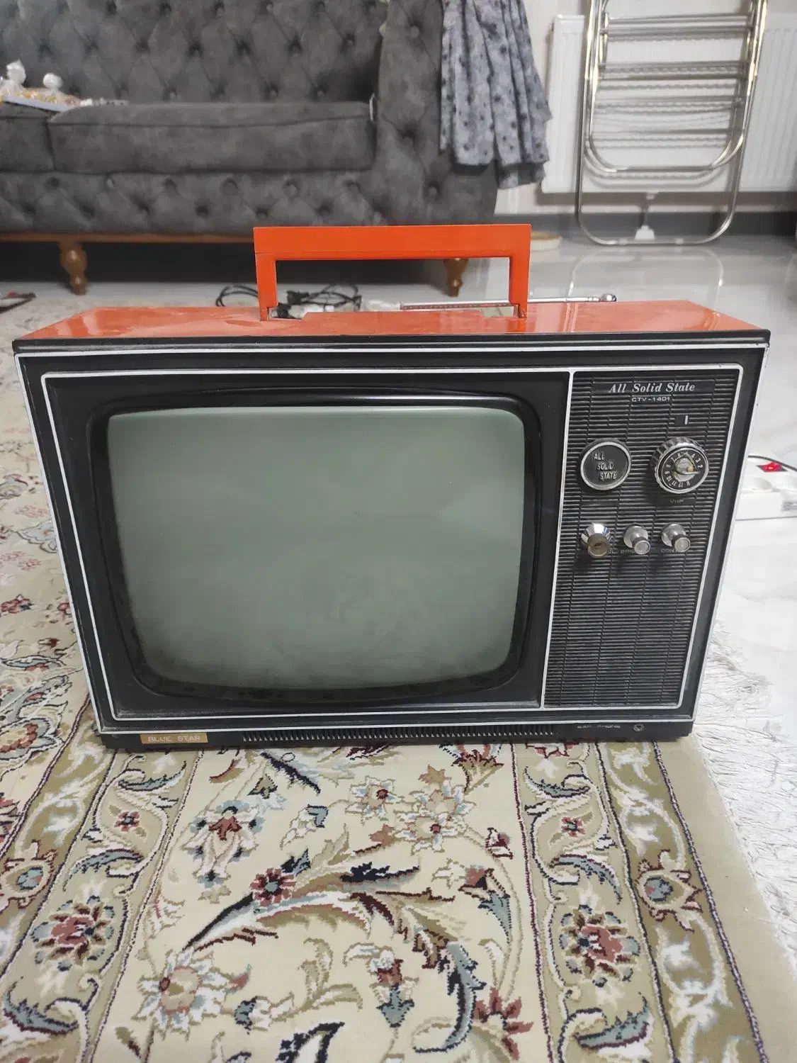 تلویزیون قدیمی|کلکسیون اشیاء عتیقه|اصفهان, شهرک امام زمان|دیوار