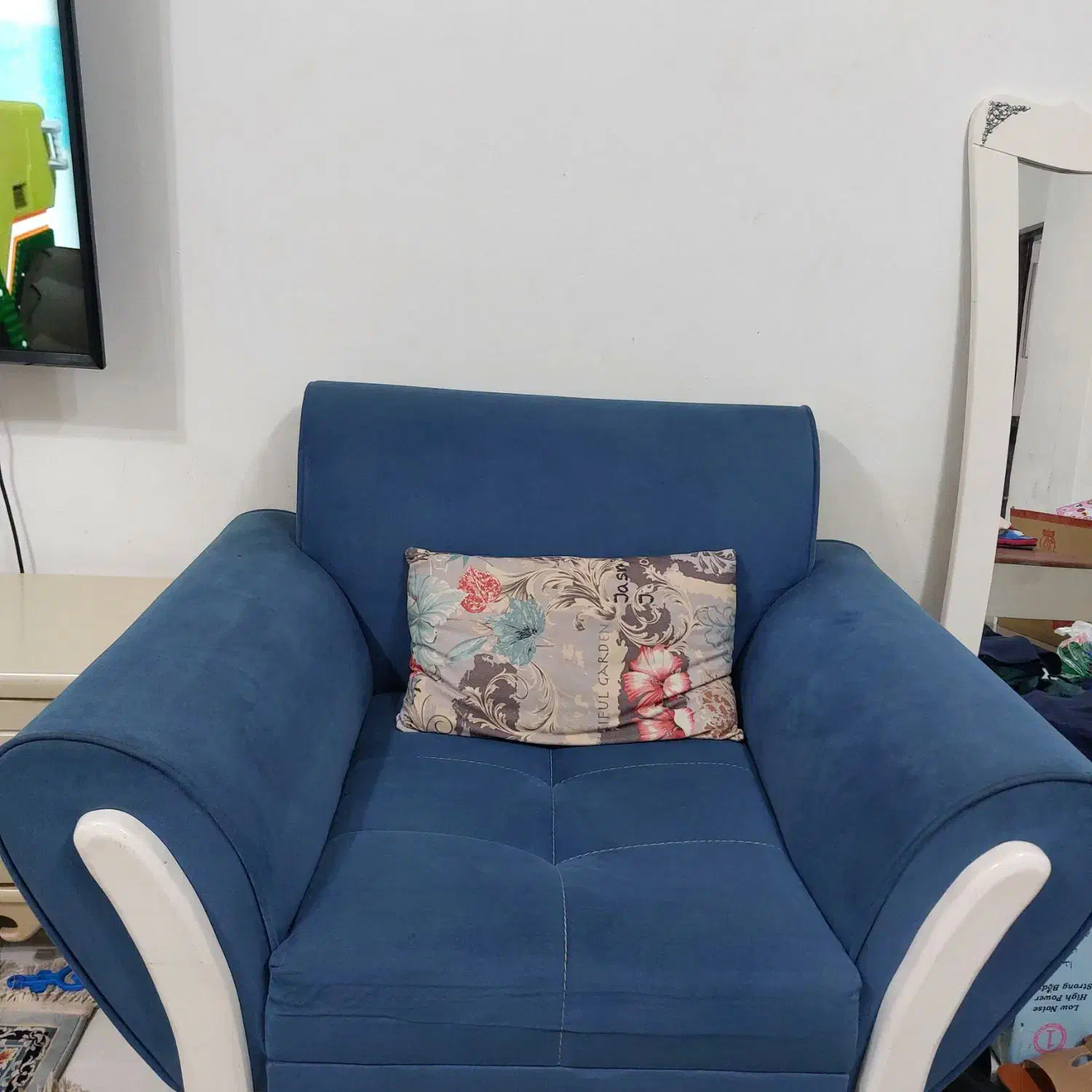 مبل ۷ نفره|مبلمان خانگی و میز عسلی|رشت, نخودچر|دیوار