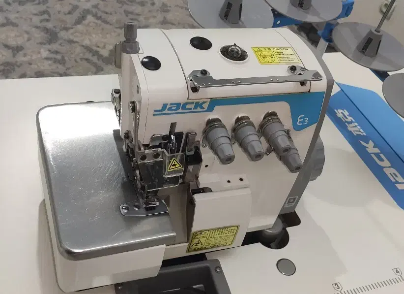 چرخ صنعتی A4F سخنگو (تماماتومات) + زیگزال 4نخ E3|چرخ خیاطی و ریسندگی|کرج, اخترآباد|دیوار