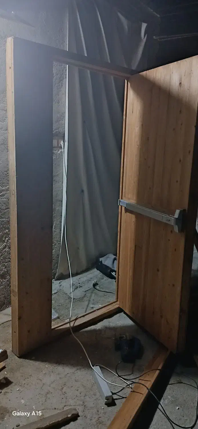 درب چوبی|مصالح و تجهیزات ساختمان|برازجان, |دیوار