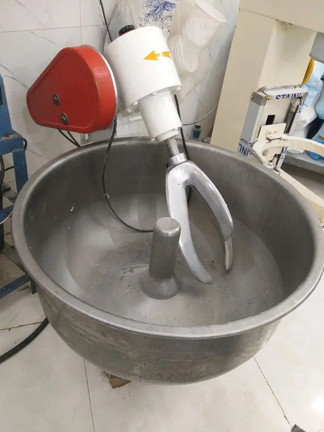 یک عدد چرخ گوشت و یک عدد خمیر گیر ۶۰کیلوی|فروشگاه و مغازه|بجنورد, |دیوار