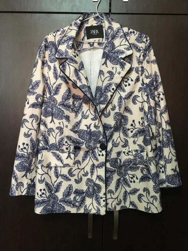 لباس|لباس|شاهین‌شهر, مخابرات (شهید بهشتی)|دیوار