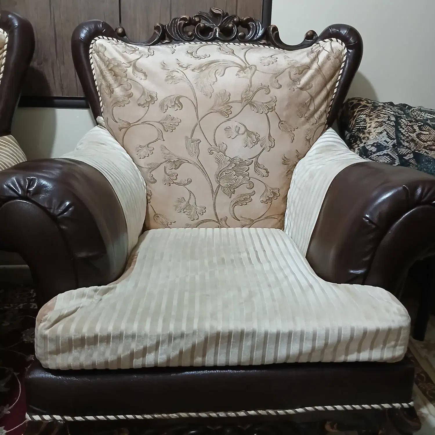 جز لوازم خانه مبل راحتی|مبلمان خانگی و میز عسلی|مراغه, |دیوار