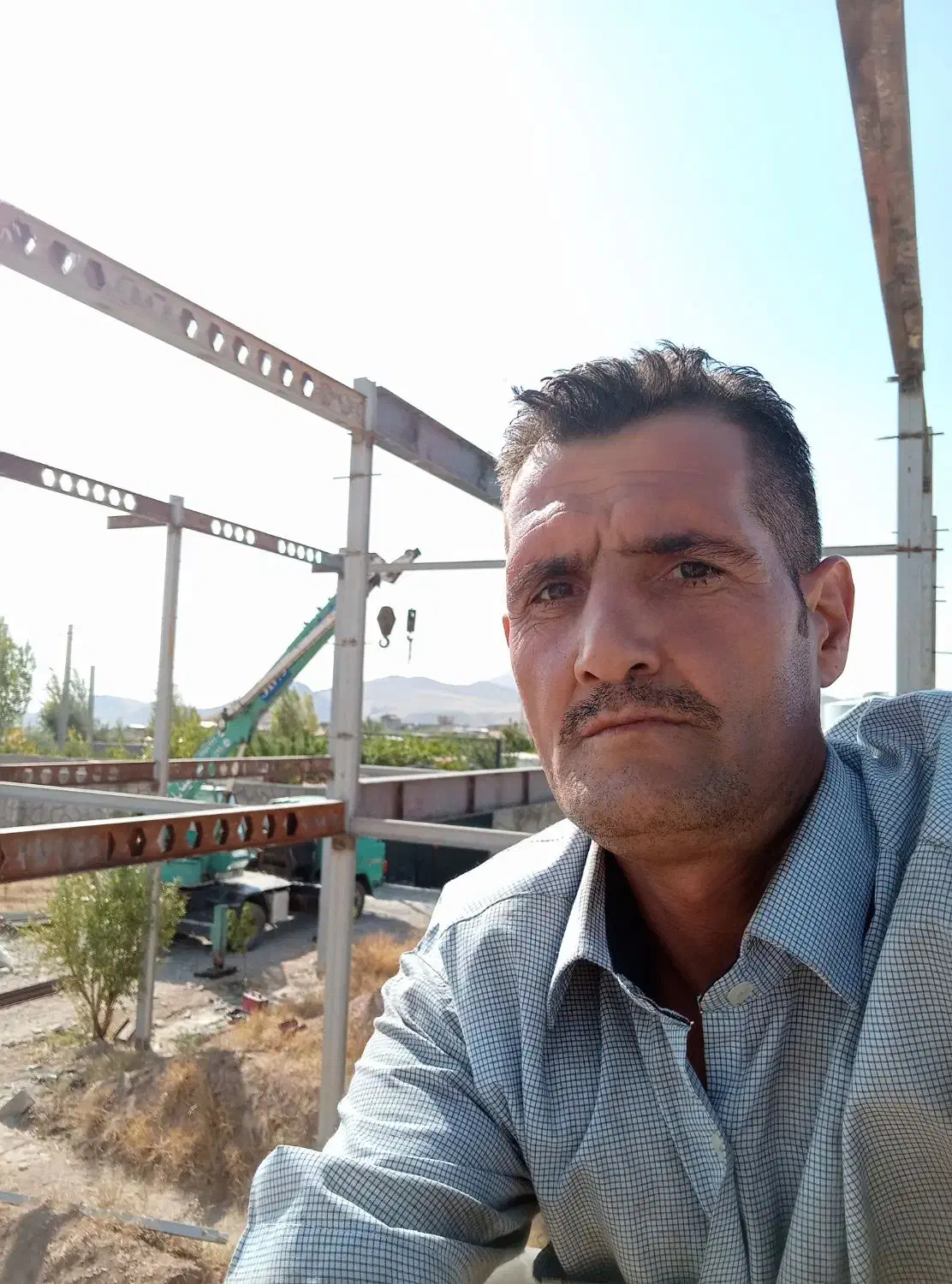 جوشکاری سیار (خرده کاری)راویز بندی شیروانی بیرقی|خدمات پیشه و مهارت|تبریز, |دیوار