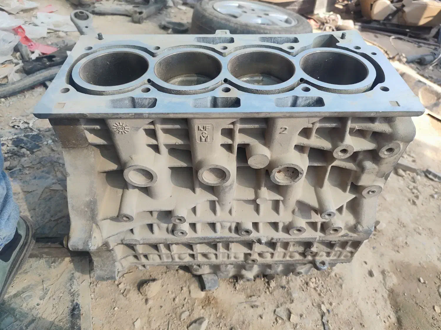 نیم موتور ایکس ۳۳ و ام وی ام ۵۵۰ و ۵۳۰ و تیگو ۵|قطعات یدکی و لوازم جانبی|شیراز, امام حسین|دیوار