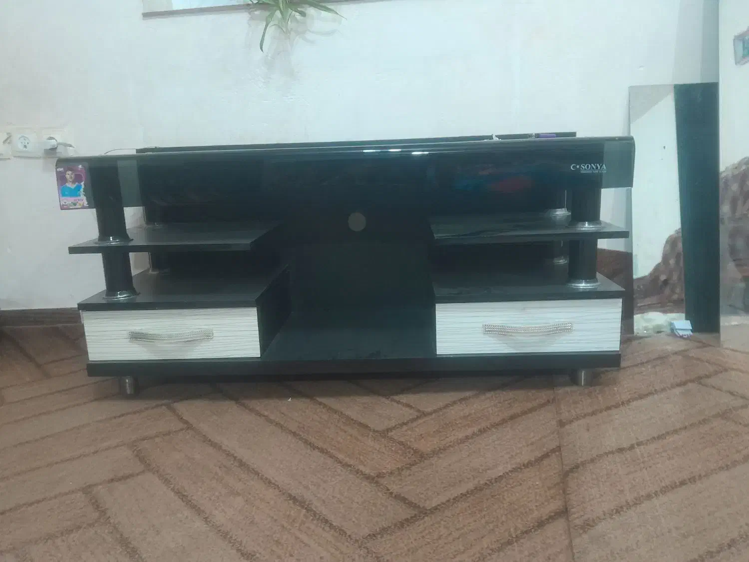 زیرتلویزیون شیشه ای ۲۵۰ هزار|میز تلویزیون|مشگین شهر, |دیوار