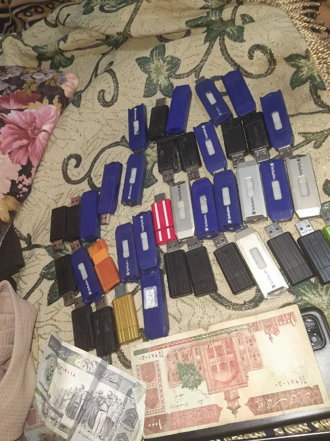 ۴۰ عدد فلش مموری|قطعات و لوازم جانبی رایانه|تهران, جی|دیوار