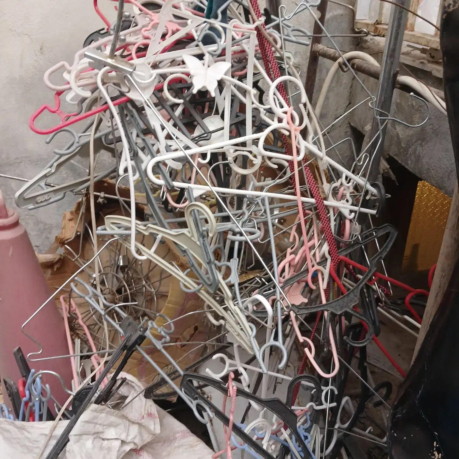 چوب لباس .آویز لباس.گردون. مانکن سبد حراجی|فروشگاه و مغازه|بجنورد, |دیوار