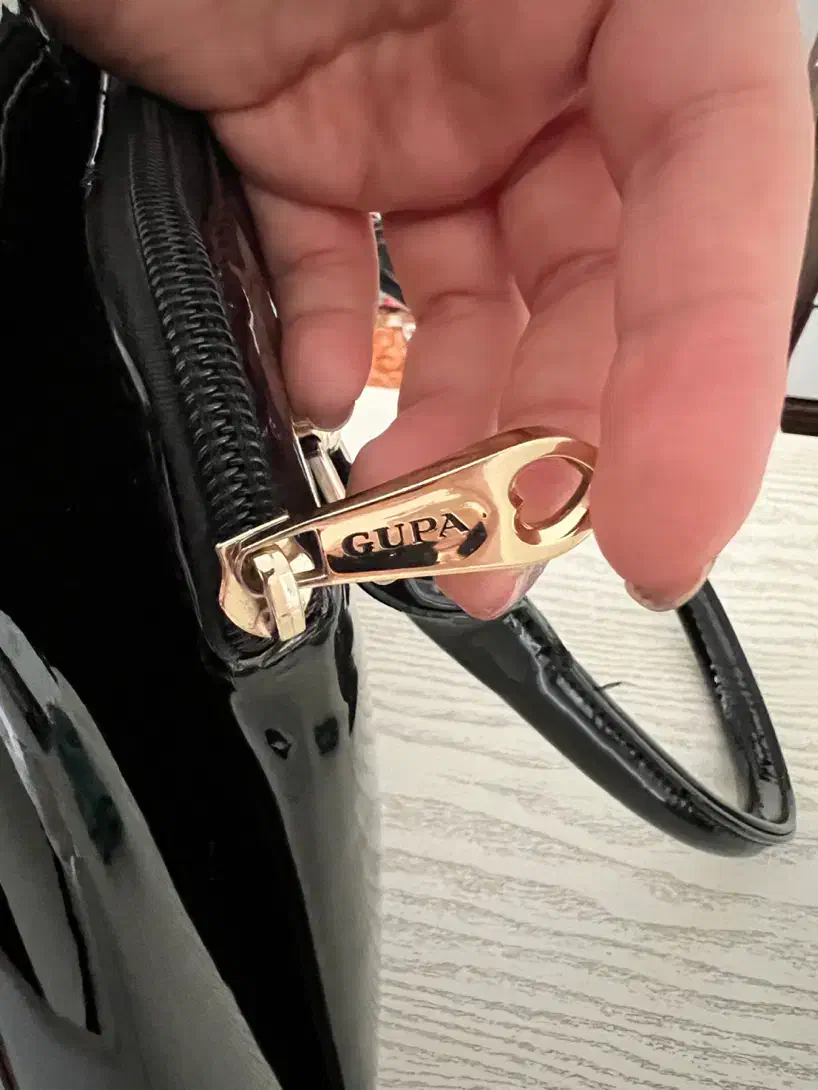 کیف زنانه ورنی|کیف، کفش، کمربند|پرند, فاز ۰|دیوار