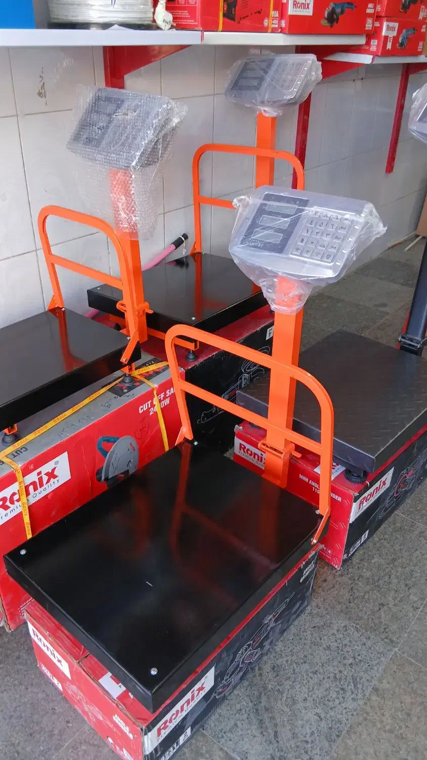 انواع ترازو باسکول ۳۰۰ و۱۵۰ کیلو محک کمری ایستاده|فروشگاه و مغازه|زاهدان, |دیوار