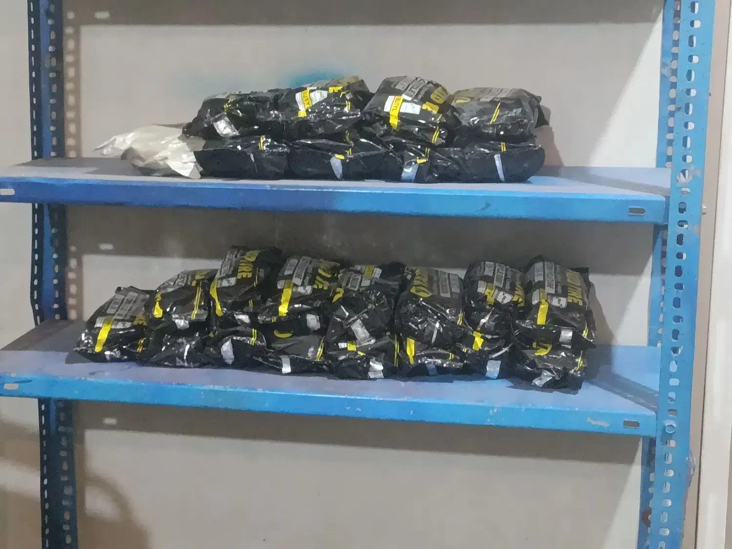 لاستیک فروشی حجت|قطعات یدکی و لوازم جانبی|کشکوئیه, |دیوار