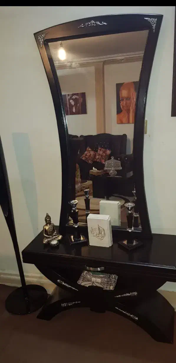 آینه وپایه چوب راش|آینه|قدس, شهر‌قدس|دیوار