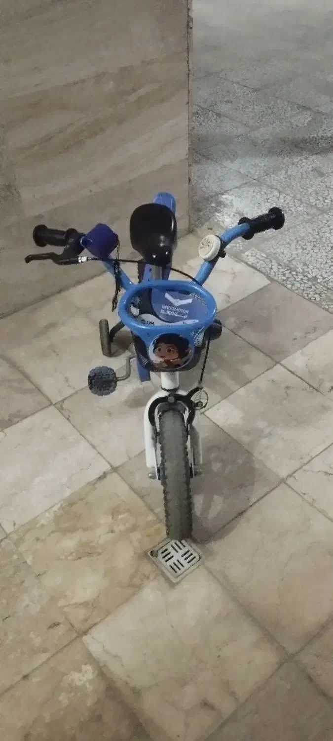 دوچرخه|دوچرخه، اسکیت، اسکوتر|پرند, فاز ۳|دیوار