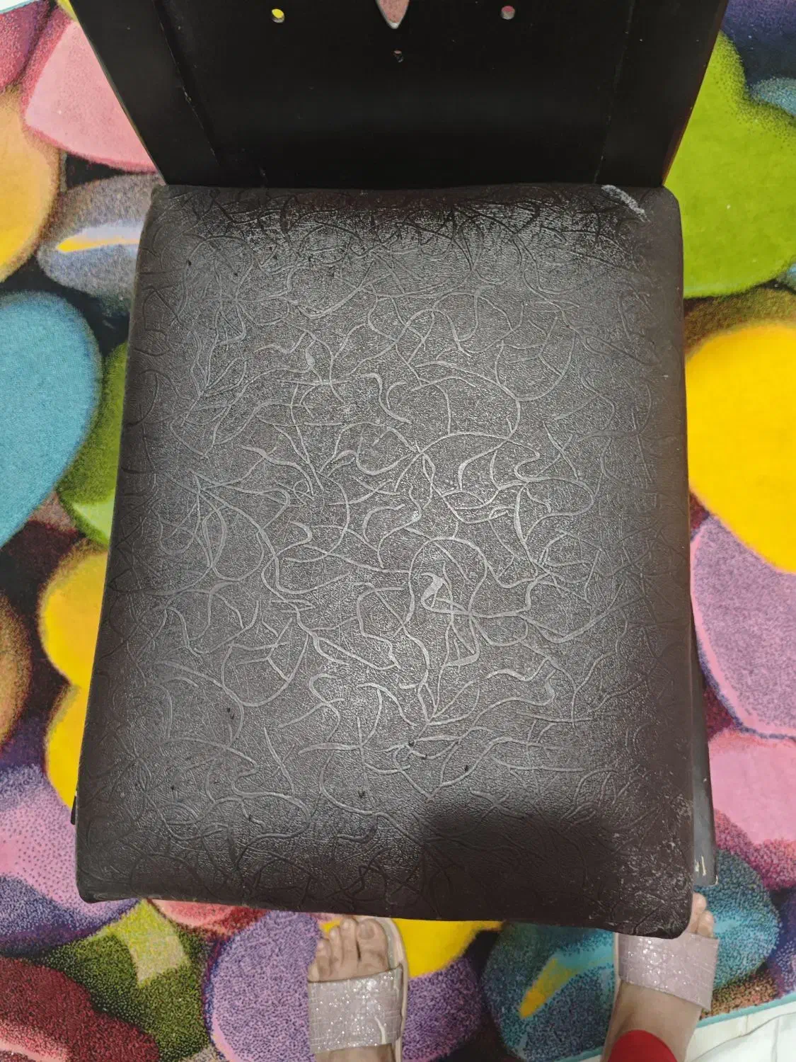 ۴ عدد صندلی جنس ام دی آف سنگین کفی چرمی|میز و صندلی غذاخوری|شیراز, قدوسی شرقی|دیوار