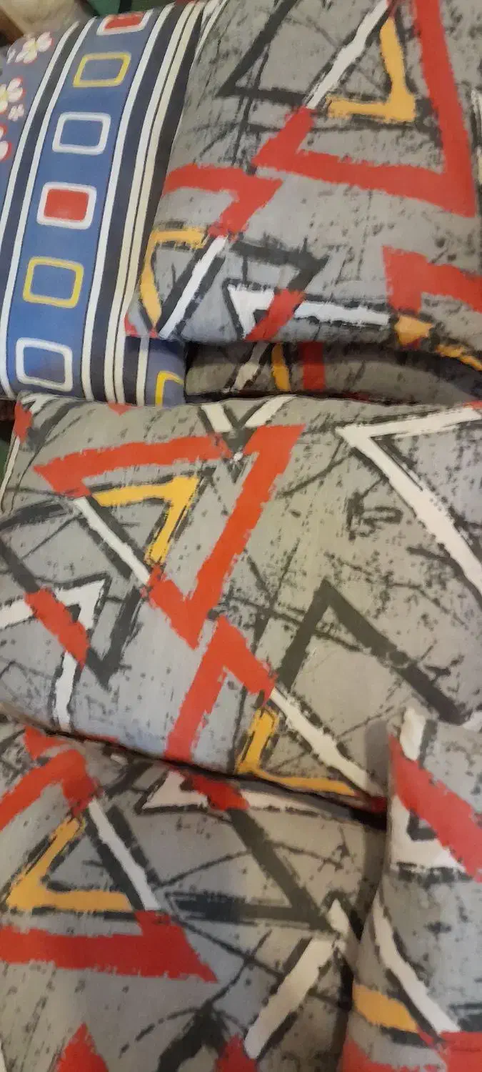 بالشت|پشتی|اصفهان, بوستان ناژوان|دیوار