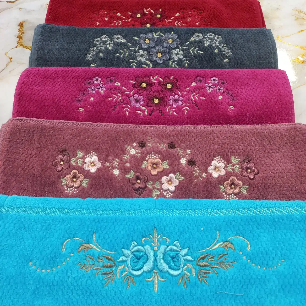 حوله دستی گلدوزی|سفره، حوله، دستمال آشپزخانه|تبریز, |دیوار