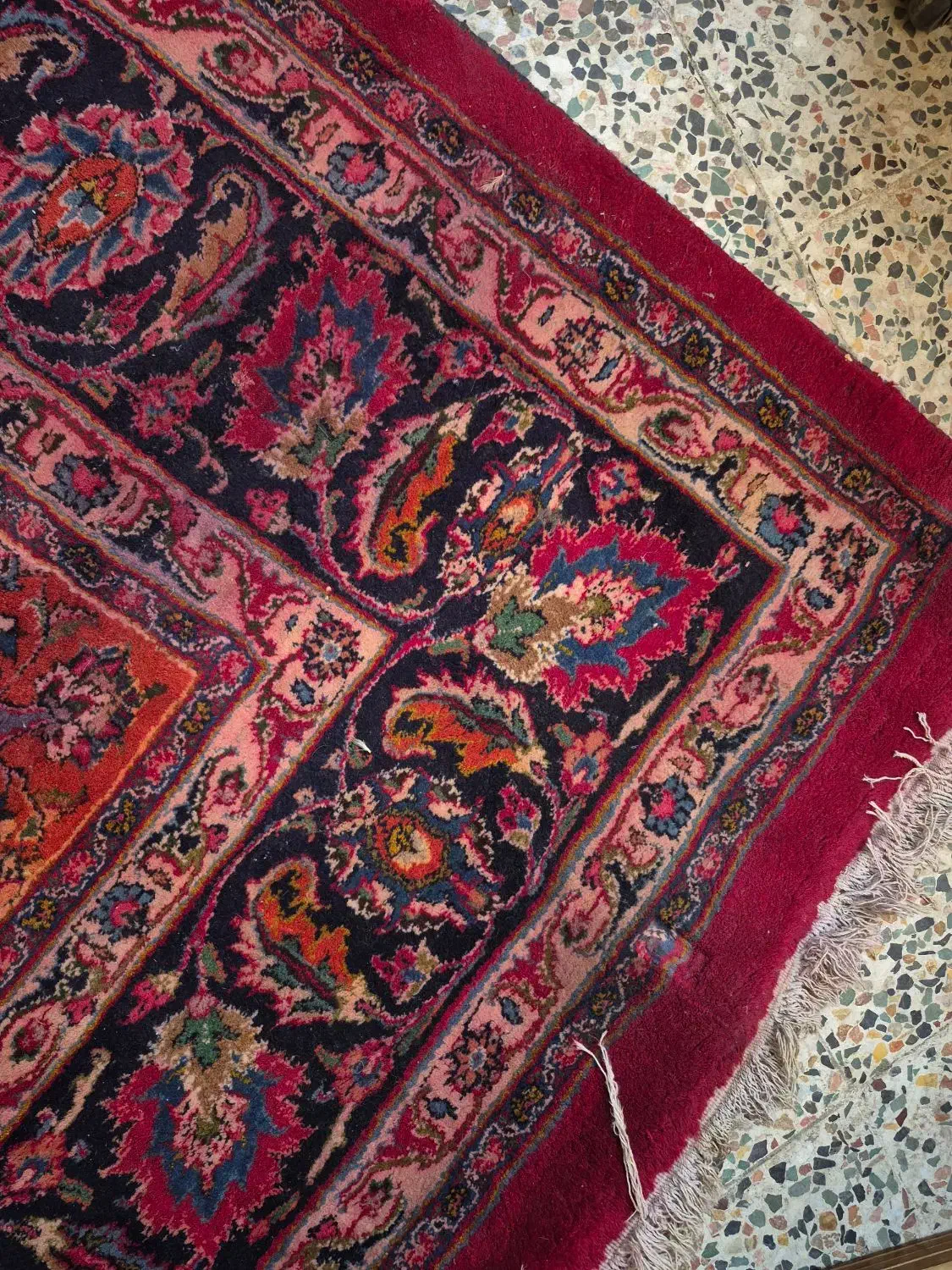 فرش دوازده متری دست باف فقط یه یکی دوجا زدگی داره|فرش|دزفول, |دیوار