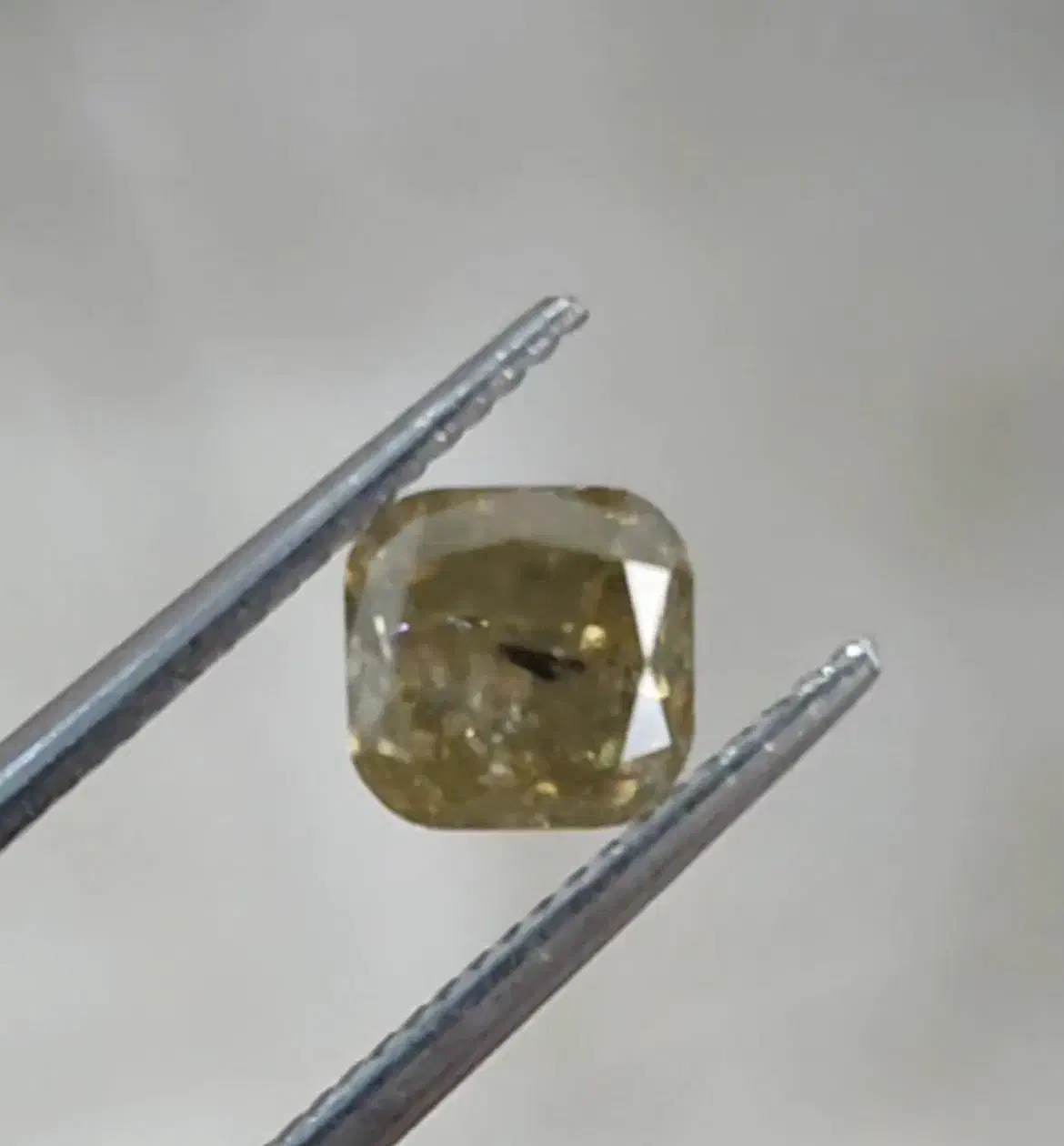 انگشتر الماس|جواهرات|قم, قلعه کامکار|دیوار