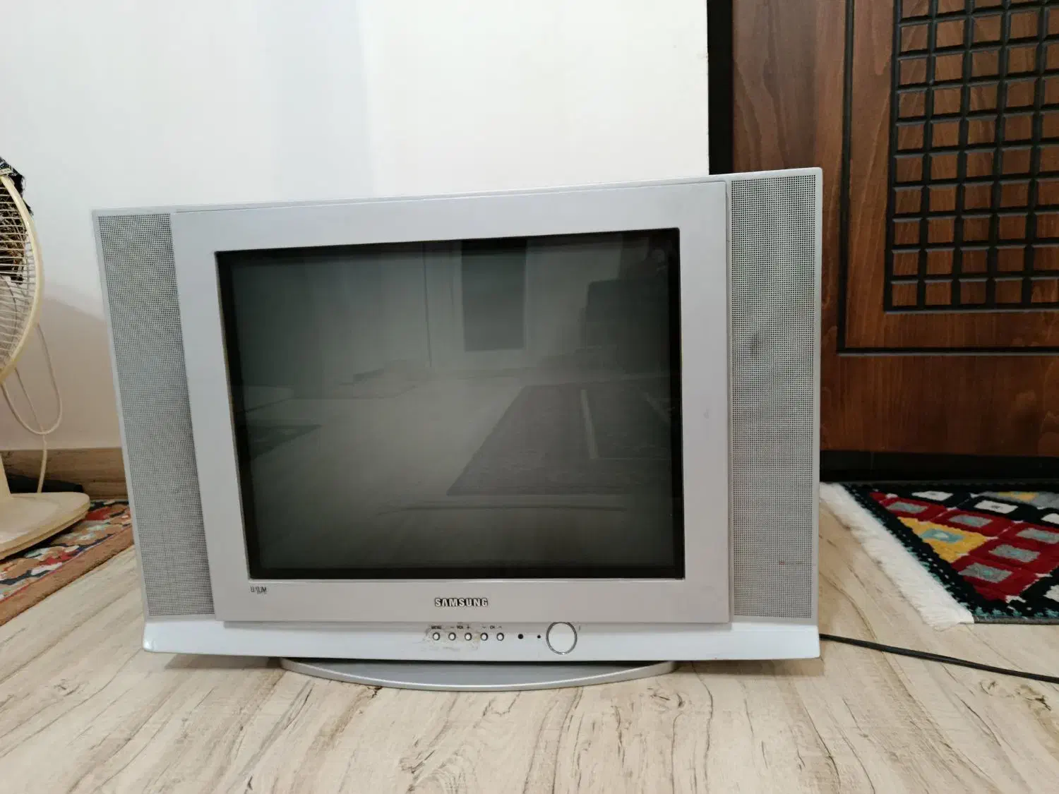 تلویزیون 21اینچ سامسونگ|تلویزیون و پروژکتور|رشت, کوی یخ|دیوار