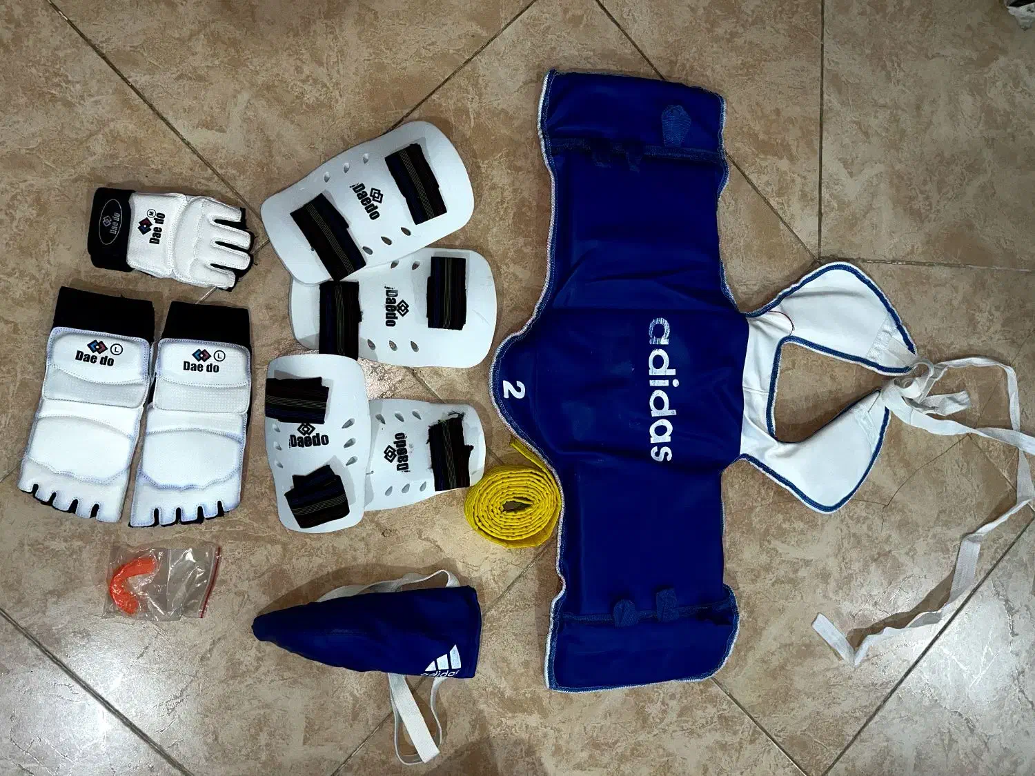 لباس تکواندو|لباس|کمیجان, |دیوار