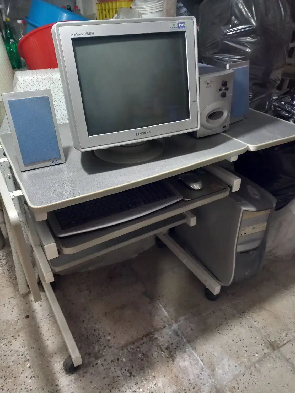 کامپوتر سالم با میز|رایانه رومیزی|ملایر, |دیوار