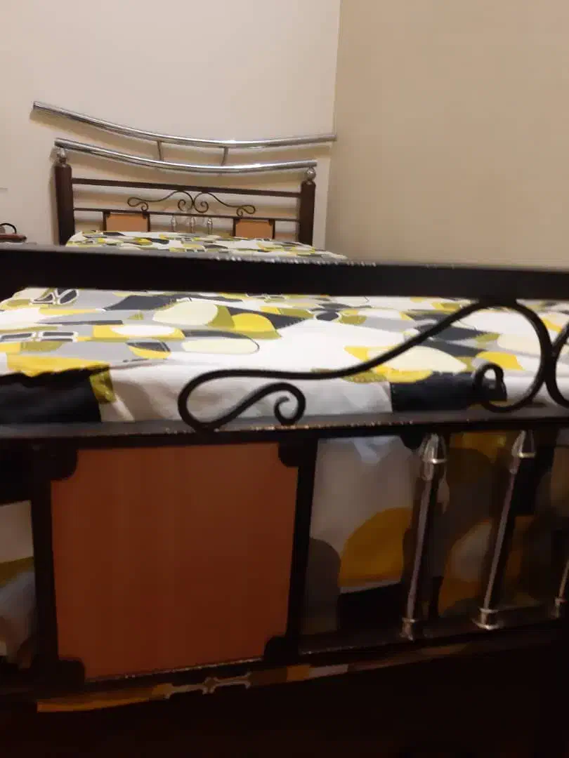 تختخواب فرفورژه یک نفره با خوش خواب|تخت و سرویس خواب|شاهینشهر, حافظ جنوبی|دیوار