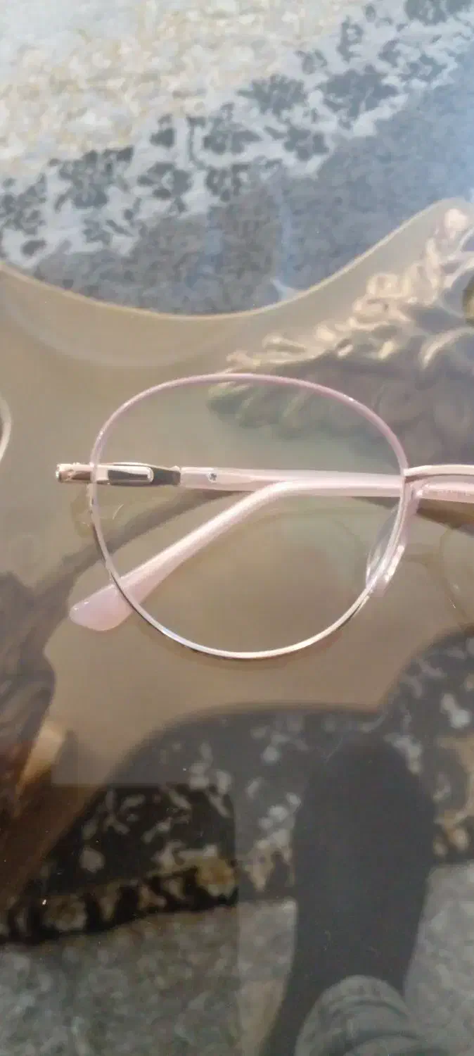 یک عددعینک پیدا شده|اشیا|ماهدشت, |دیوار