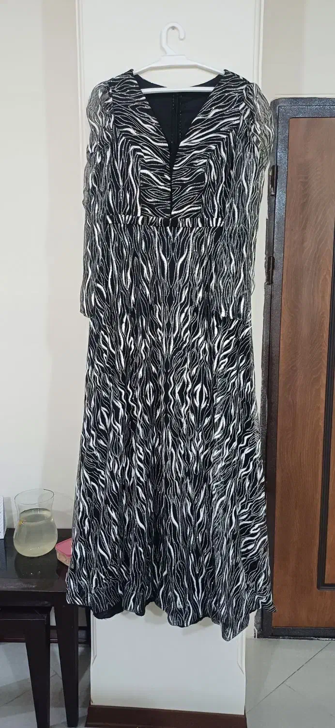 لباس مجلسی|لباس|اندیشه, اندیشه فاز ۱|دیوار