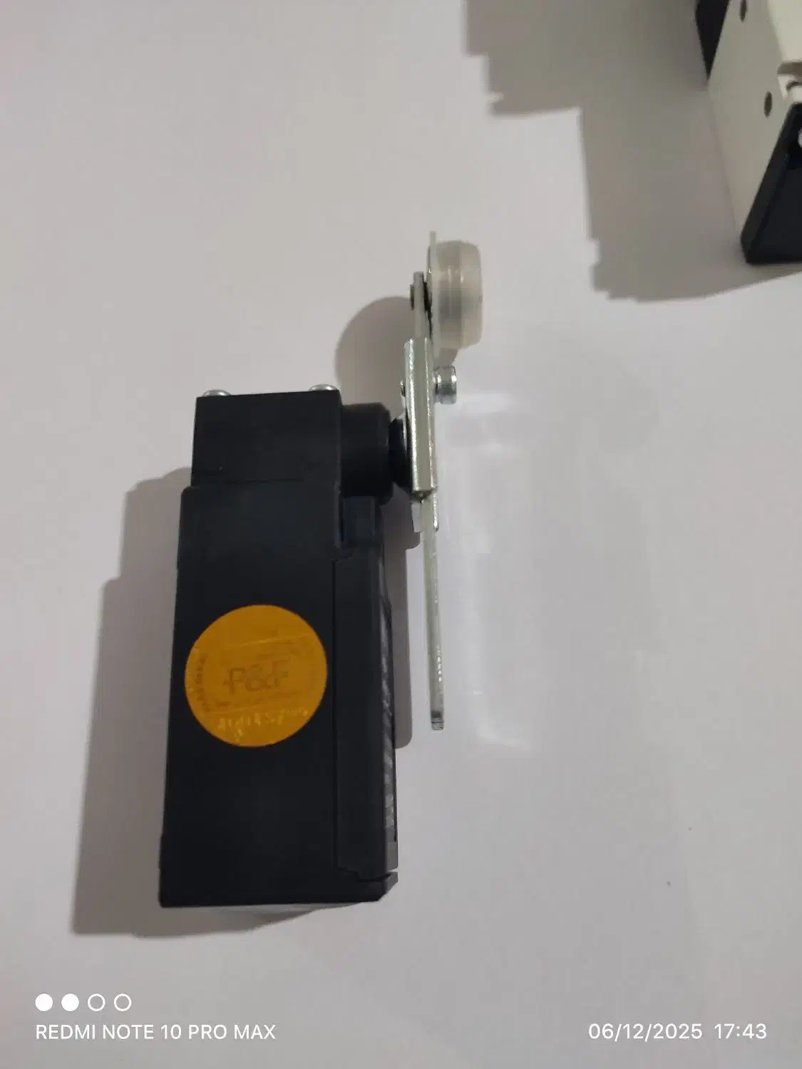 میکروسویچ اسانسور وشیربرقی قطع کن پنو ماتیک بادی|ابزارآلات|پیرانشهر, |دیوار