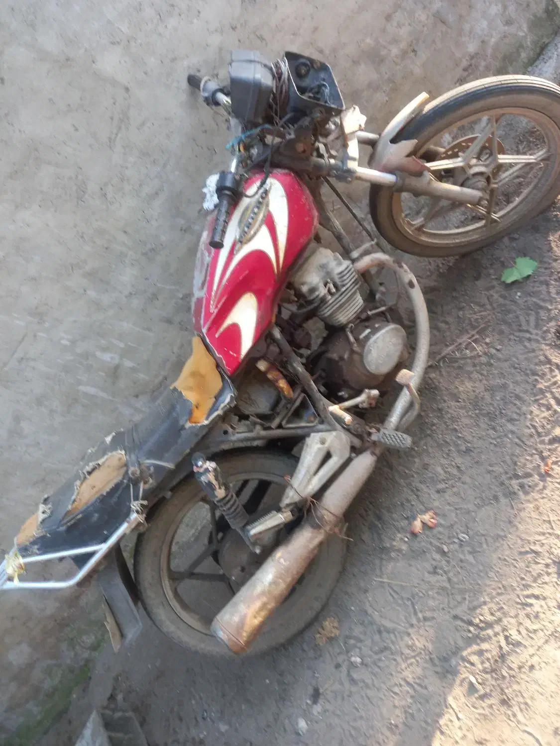 موتور ۱۲۵ پیشرو . یک عدد باطری ماشین ۶۰ آمپر|موتورسیکلت|آستانه اشرفیه, |دیوار
