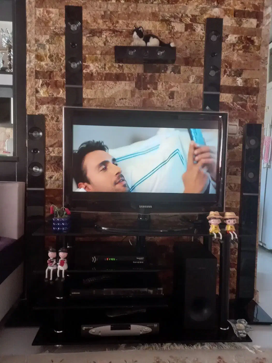 تلویزیون و سینمای خانگی|تلویزیون و پروژکتور|پرند, فاز ۶|دیوار